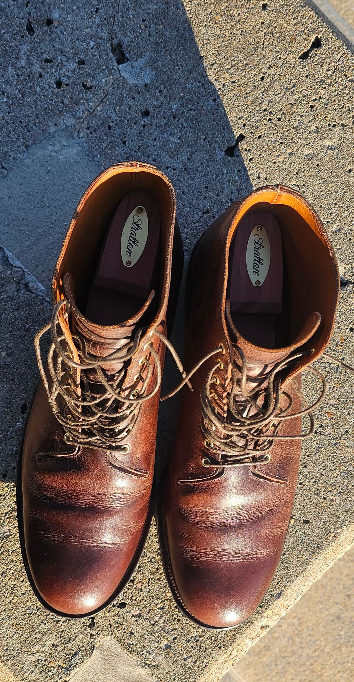 Photo by Spoon on November 4, 2023 of the Viberg Wholecut Derby Boot in Horween Rowdy Dachshund.