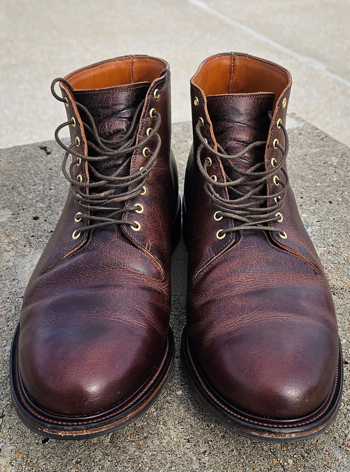 Photo by Spoon on December 4, 2023 of the Viberg Wholecut Derby Boot in Horween Rowdy Dachshund.
