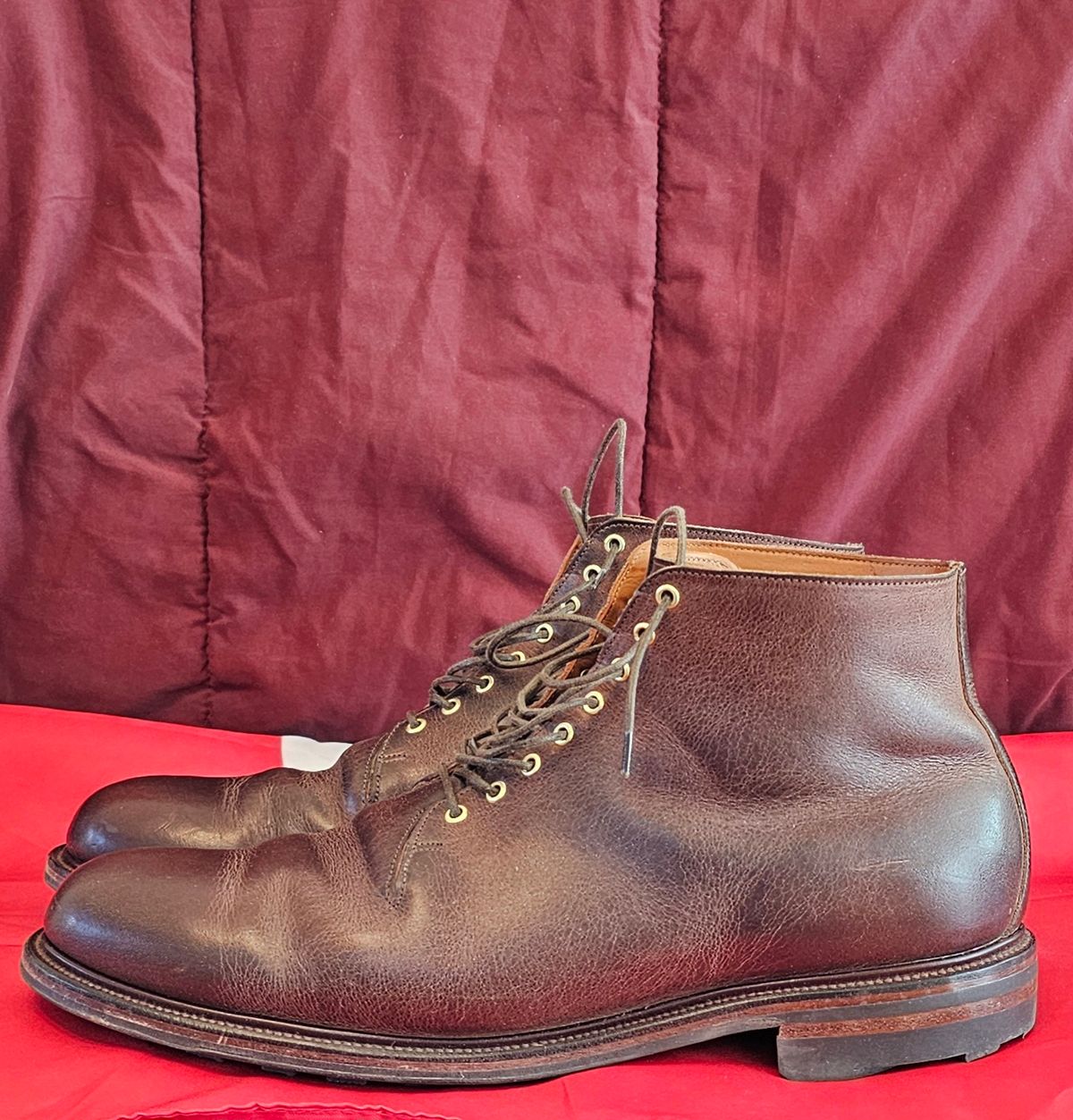 Photo by Spoon on February 4, 2024 of the Viberg Wholecut Derby Boot in Horween Rowdy Dachshund.