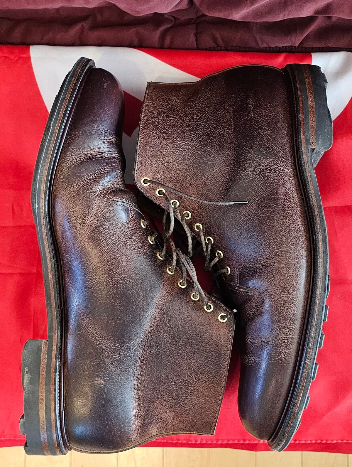 Photo by Spoon on February 4, 2024 of the Viberg Wholecut Derby Boot in Horween Rowdy Dachshund.