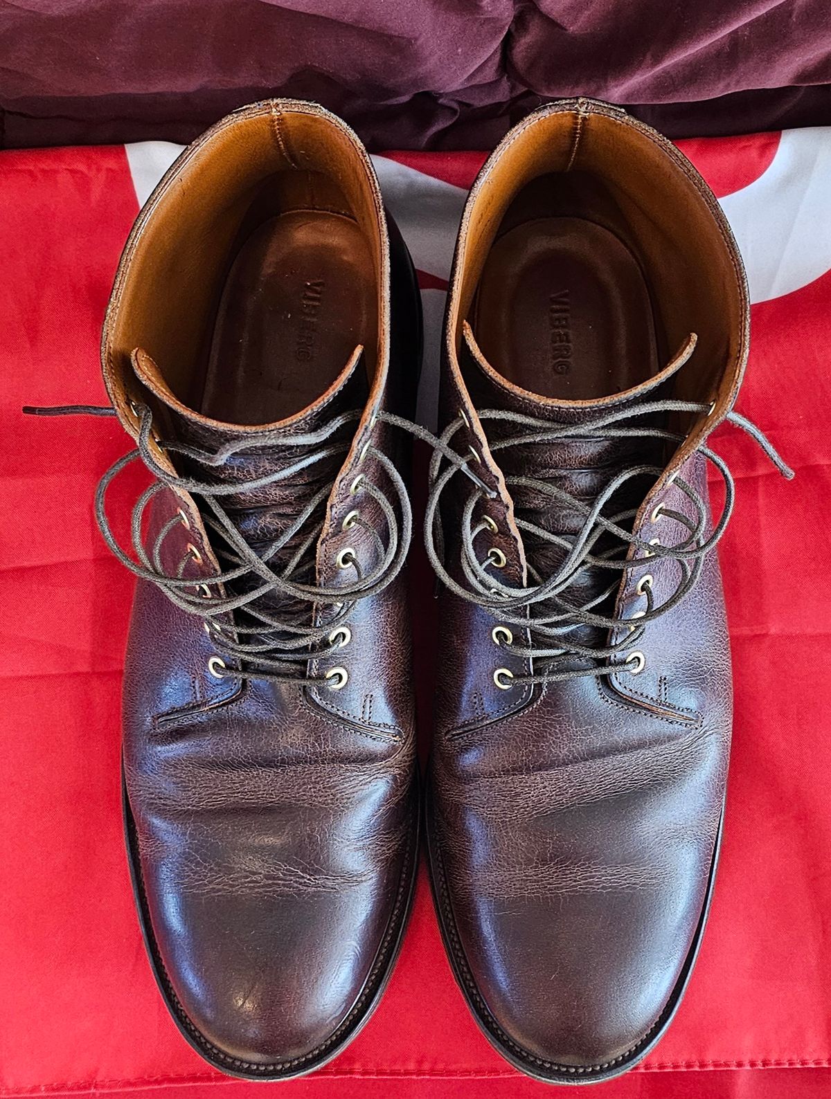 Photo by Spoon on February 4, 2024 of the Viberg Wholecut Derby Boot in Horween Rowdy Dachshund.