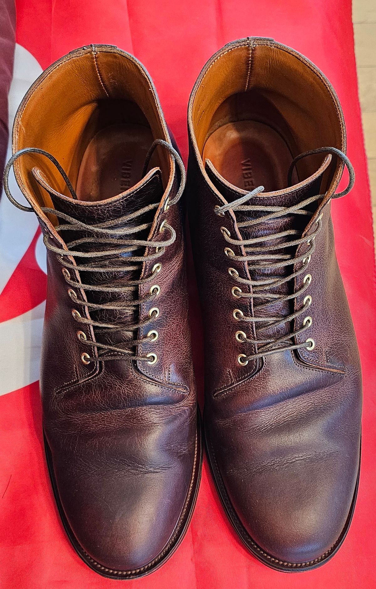 Photo by Spoon on April 5, 2024 of the Viberg Wholecut Derby Boot in Horween Rowdy Dachshund.