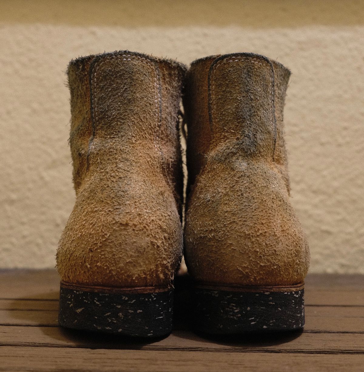 Photo by technicka on December 6, 2023 of the Clinch Yeager Boots in Wickett & Craig Natural Latigo Roughout.