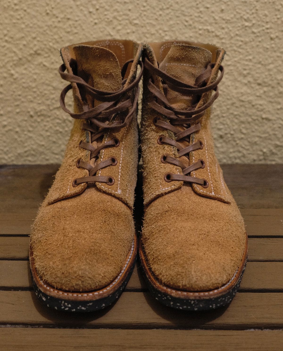 Photo by technicka on December 6, 2023 of the Clinch Yeager Boots in Wickett & Craig Natural Latigo Roughout.