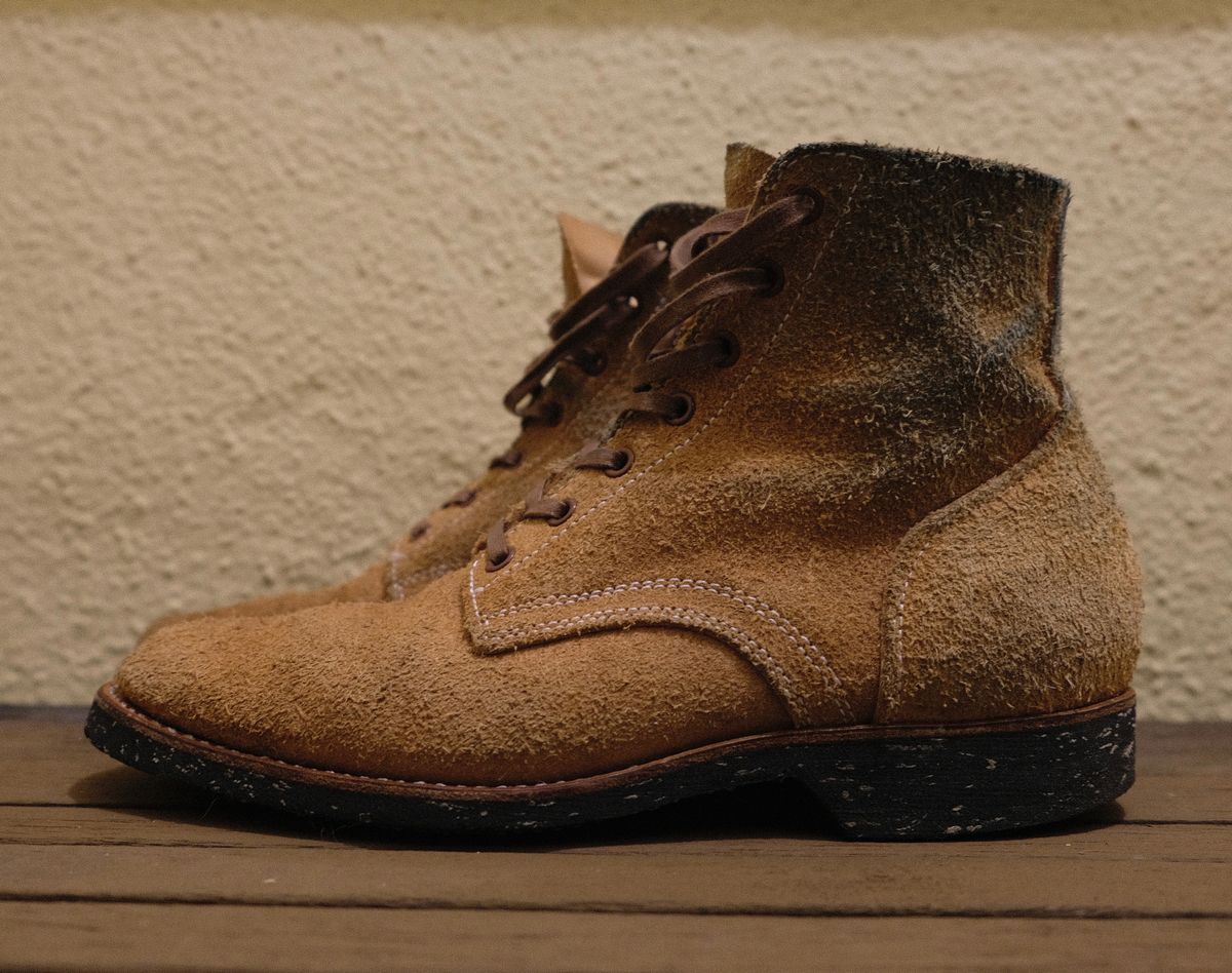 Photo by technicka on December 6, 2023 of the Clinch Yeager Boots in Wickett & Craig Natural Latigo Roughout.