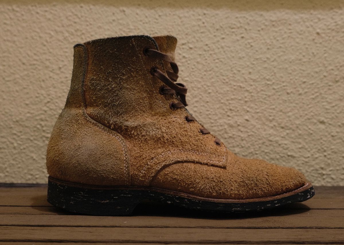 Photo by technicka on December 6, 2023 of the Clinch Yeager Boots in Wickett & Craig Natural Latigo Roughout.