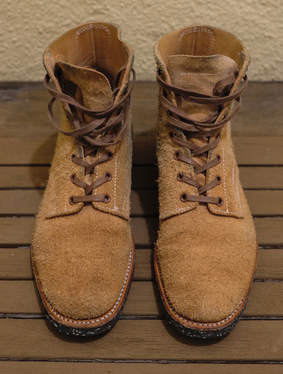 Photo by technicka on December 6, 2023 of the Clinch Yeager Boots in Wickett & Craig Natural Latigo Roughout.