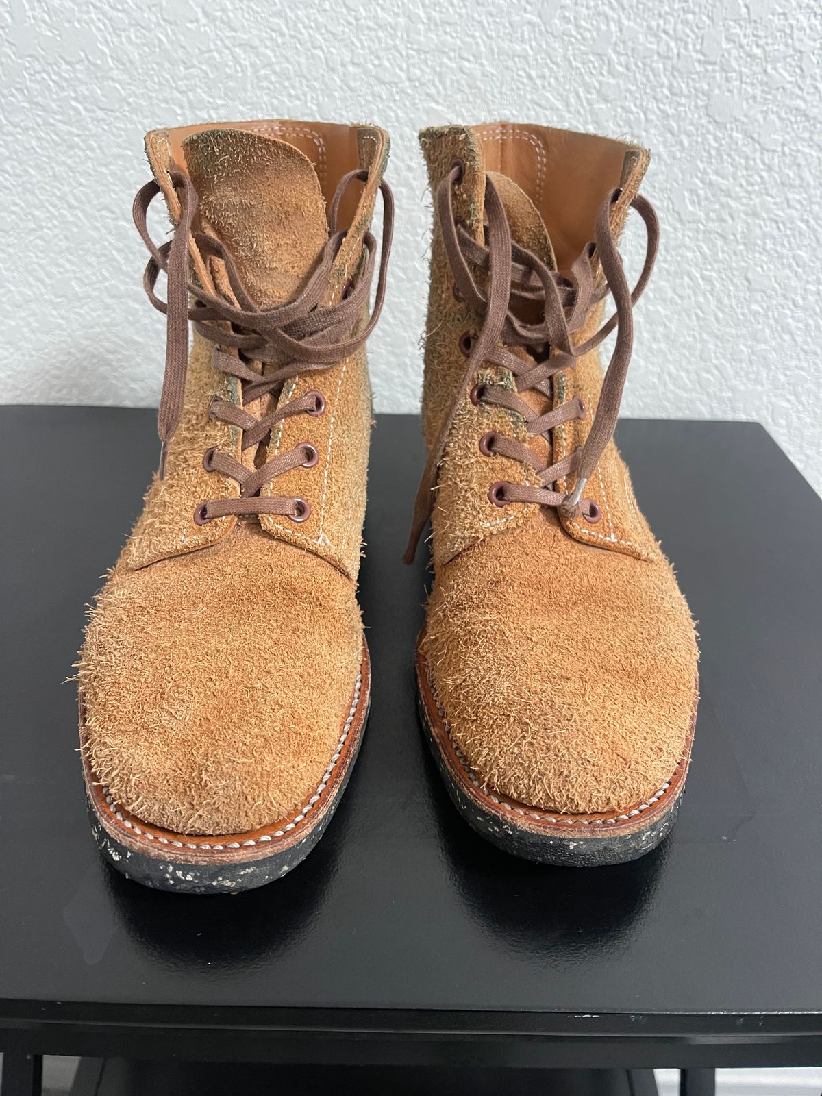 Photo by technicka on March 6, 2024 of the Clinch Yeager Boots in Wickett & Craig Natural Latigo Roughout.
