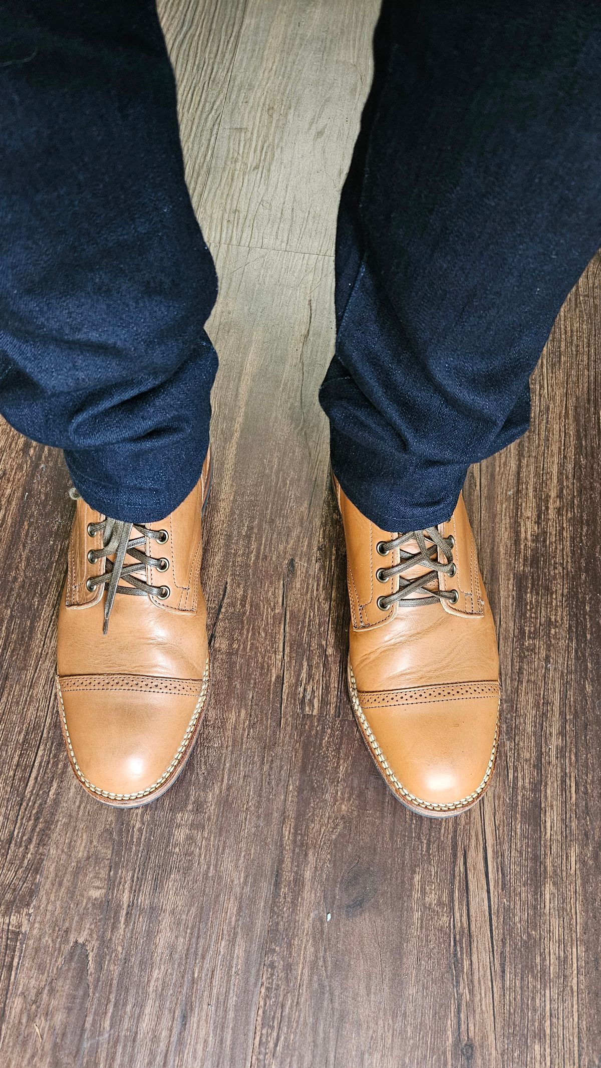 Photo by spicytakito on July 10, 2024 of the Viberg Service Boot BCT in Horween Chestnut Essex.