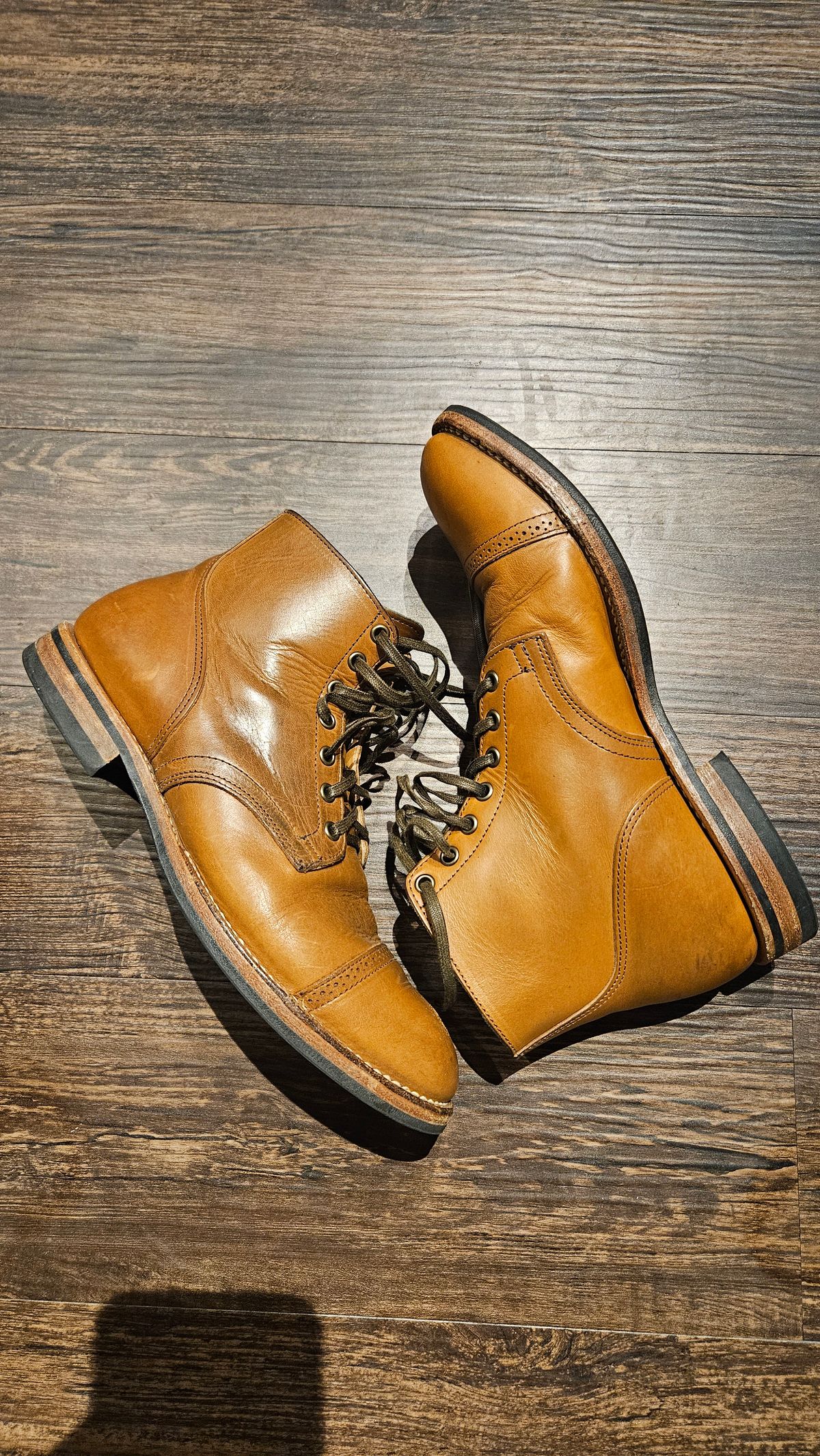Photo by spicytakito on December 18, 2024 of the Viberg Service Boot BCT in Horween Chestnut Essex.