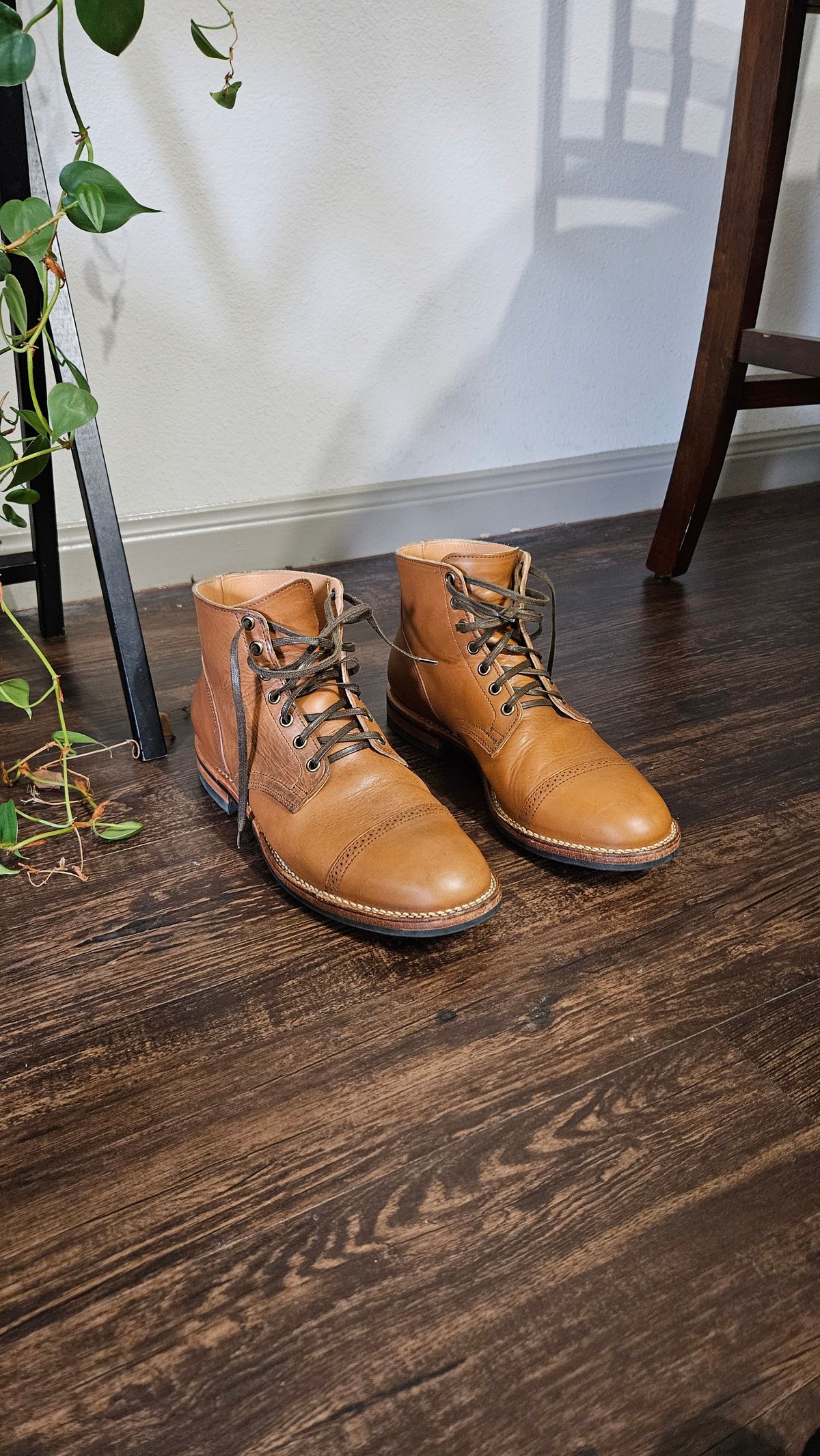 Photo by spicytakito on July 10, 2024 of the Viberg Service Boot BCT in Horween Chestnut Essex.