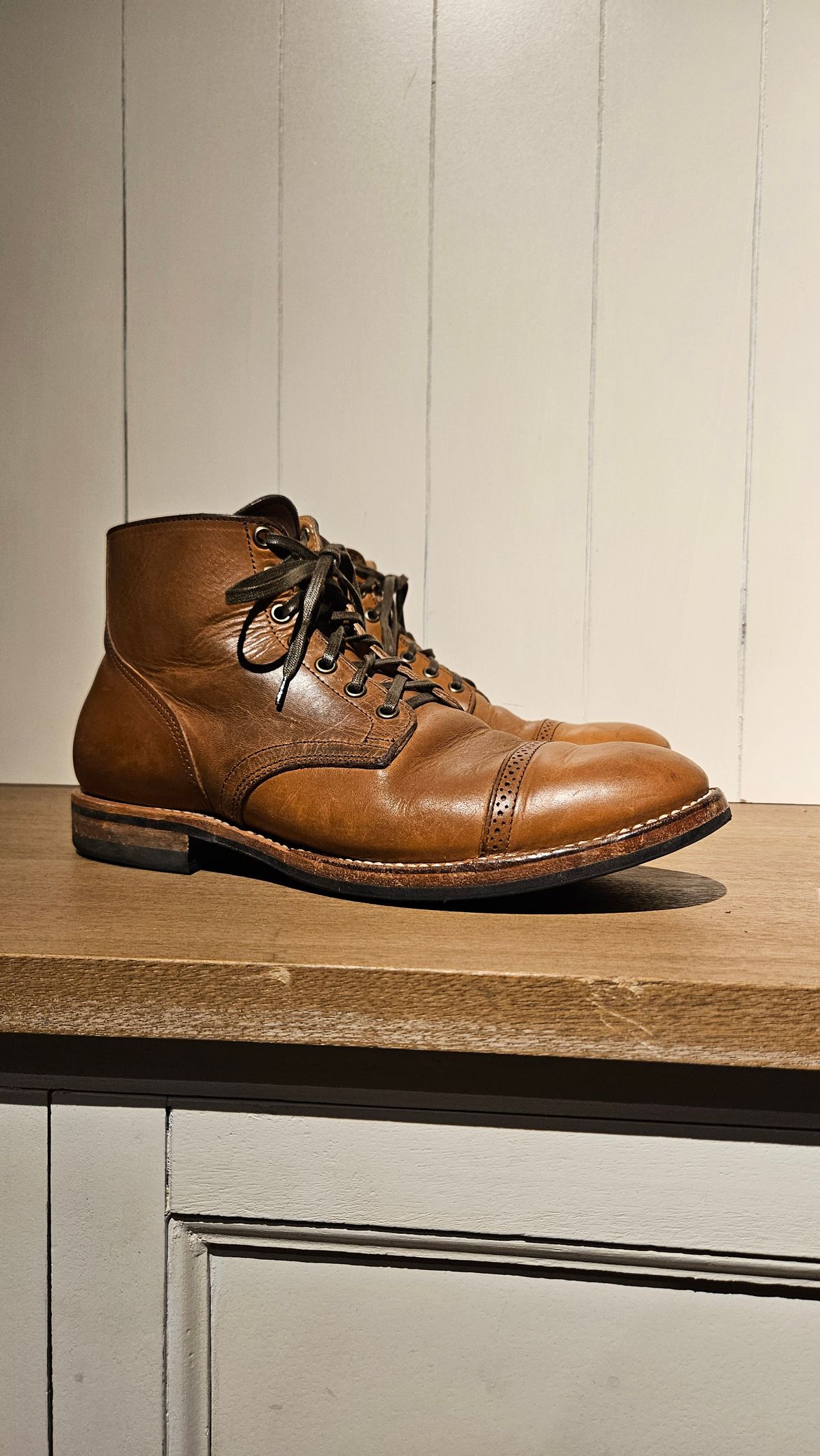 Photo by spicytakito on February 13, 2025 of the Viberg Service Boot BCT in Horween Chestnut Essex.