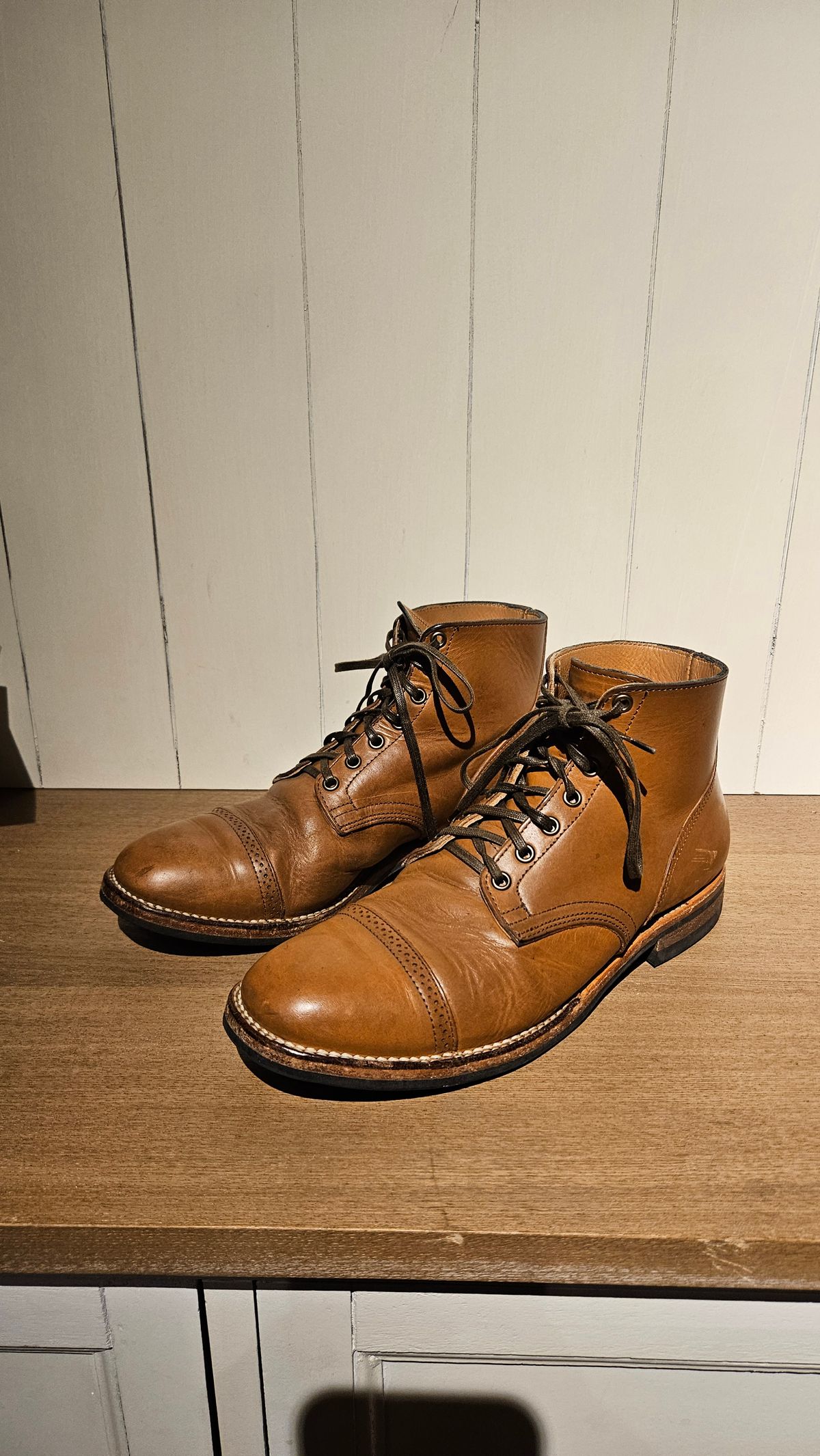 Photo by spicytakito on February 13, 2025 of the Viberg Service Boot BCT in Horween Chestnut Essex.