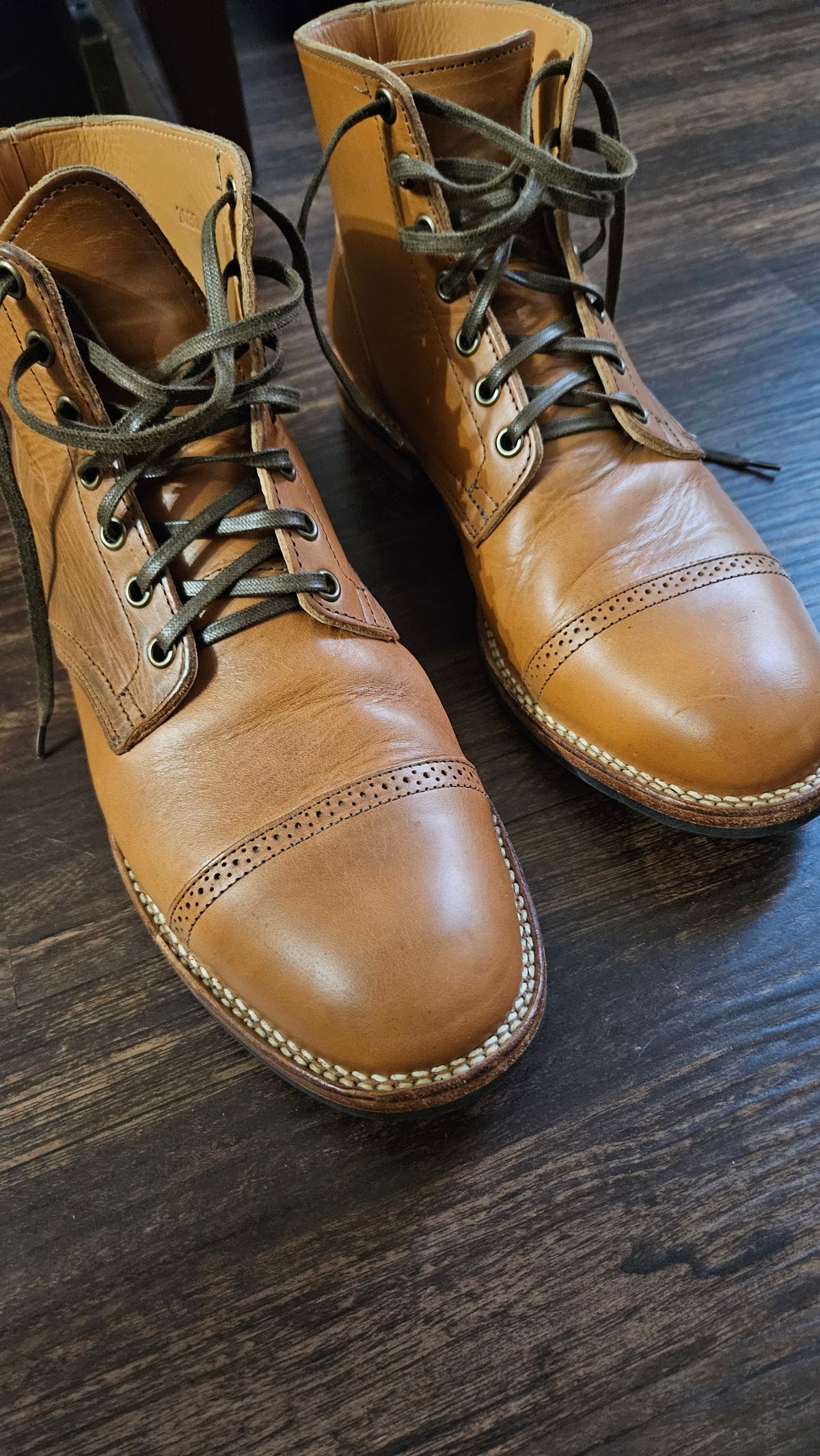 Photo by spicytakito on July 11, 2024 of the Viberg Service Boot BCT in Horween Chestnut Essex.