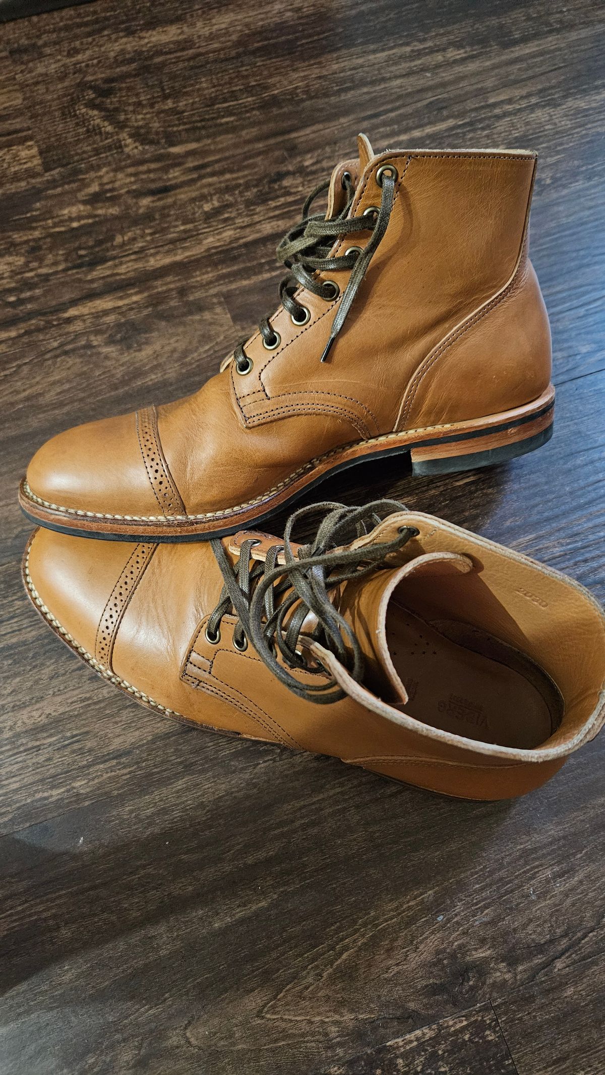 Photo by spicytakito on July 11, 2024 of the Viberg Service Boot BCT in Horween Chestnut Essex.