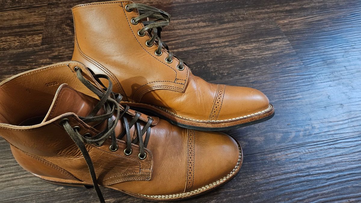 Photo by spicytakito on July 11, 2024 of the Viberg Service Boot BCT in Horween Chestnut Essex.