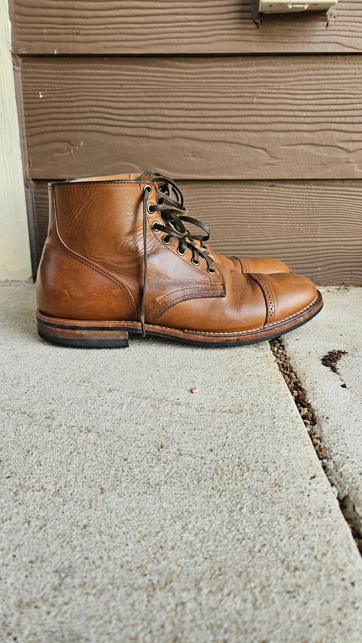 Photo by spicytakito on April 3, 2025 of the Viberg Service Boot BCT in Horween Chestnut Essex.