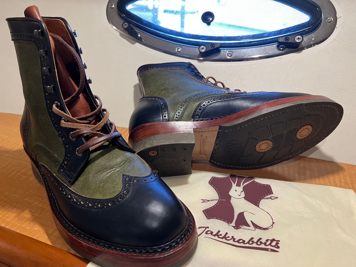 Photo by ListingToPort on October 1, 2023 of the Jakkrabbits Gunner in Horween Black Chromexcel & Badalassi Carlo Oliva Pueblo.