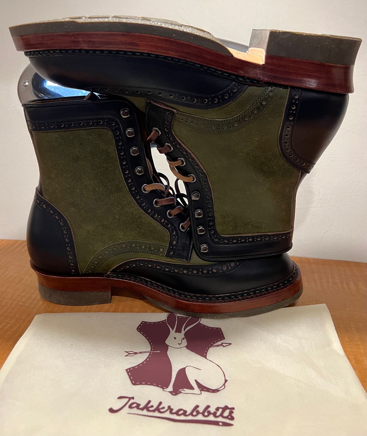 Photo by ListingToPort on October 1, 2023 of the Jakkrabbits Gunner in Horween Black Chromexcel & Badalassi Carlo Oliva Pueblo.