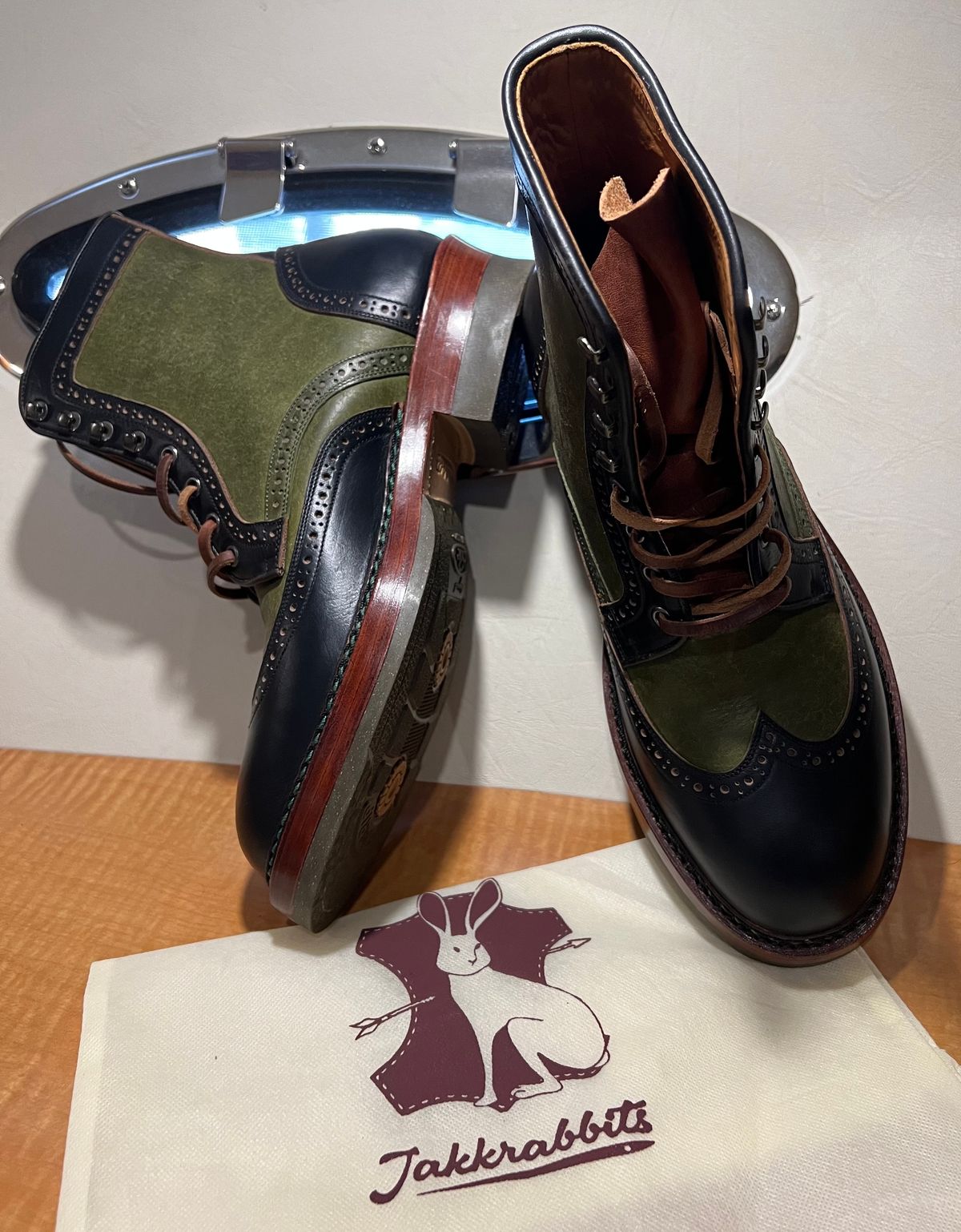 Photo by ListingToPort on October 1, 2023 of the Jakkrabbits Gunner in Horween Black Chromexcel & Badalassi Carlo Oliva Pueblo.