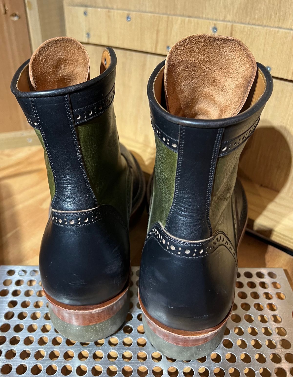 Photo by ListingToPort on November 7, 2023 of the Jakkrabbits Gunner in Horween Black Chromexcel & Badalassi Carlo Oliva Pueblo.