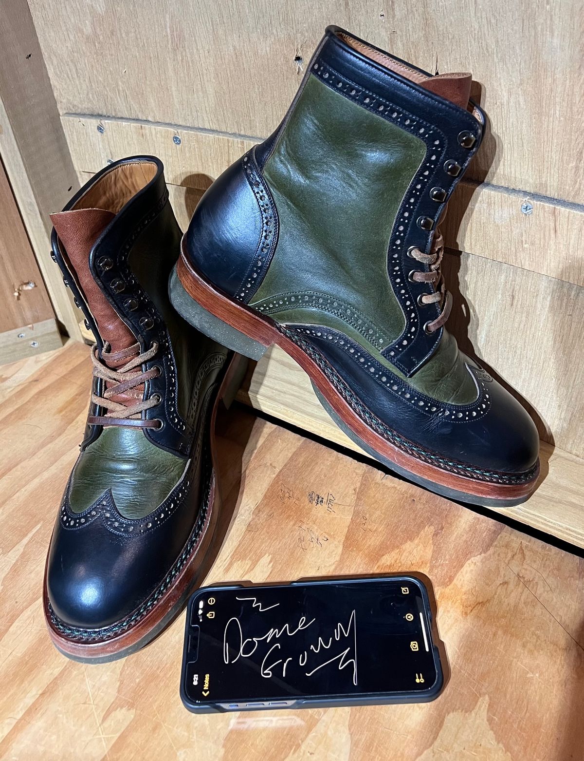 Photo by ListingToPort on November 7, 2023 of the Jakkrabbits Gunner in Horween Black Chromexcel & Badalassi Carlo Oliva Pueblo.