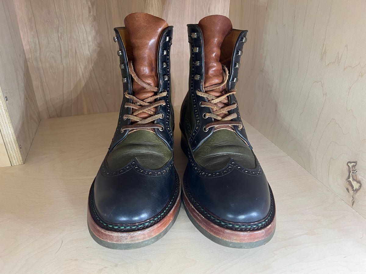 Photo by ListingToPort on January 4, 2024 of the Jakkrabbits Gunner in Horween Black Chromexcel & Badalassi Carlo Oliva Pueblo.