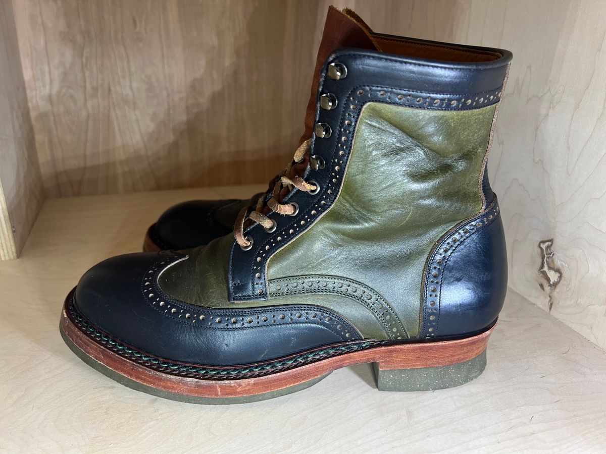 Photo by ListingToPort on January 4, 2024 of the Jakkrabbits Gunner in Horween Black Chromexcel & Badalassi Carlo Oliva Pueblo.