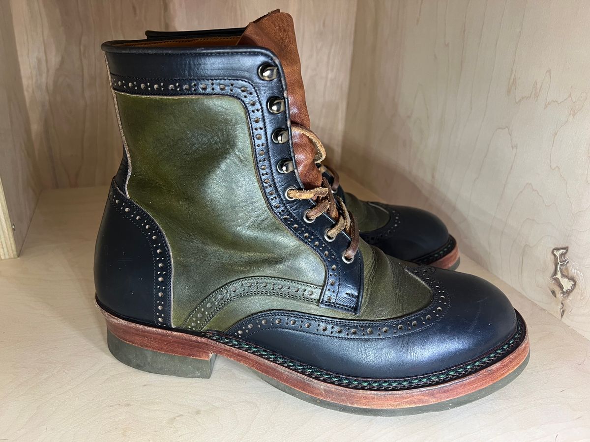 Photo by ListingToPort on January 4, 2024 of the Jakkrabbits Gunner in Horween Black Chromexcel & Badalassi Carlo Oliva Pueblo.
