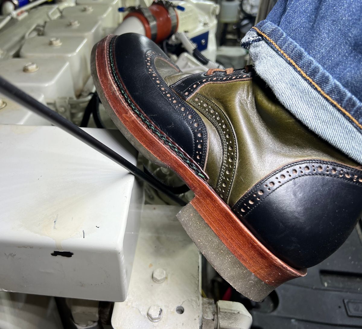 Photo by ListingToPort on December 8, 2023 of the Jakkrabbits Gunner in Horween Black Chromexcel & Badalassi Carlo Oliva Pueblo.