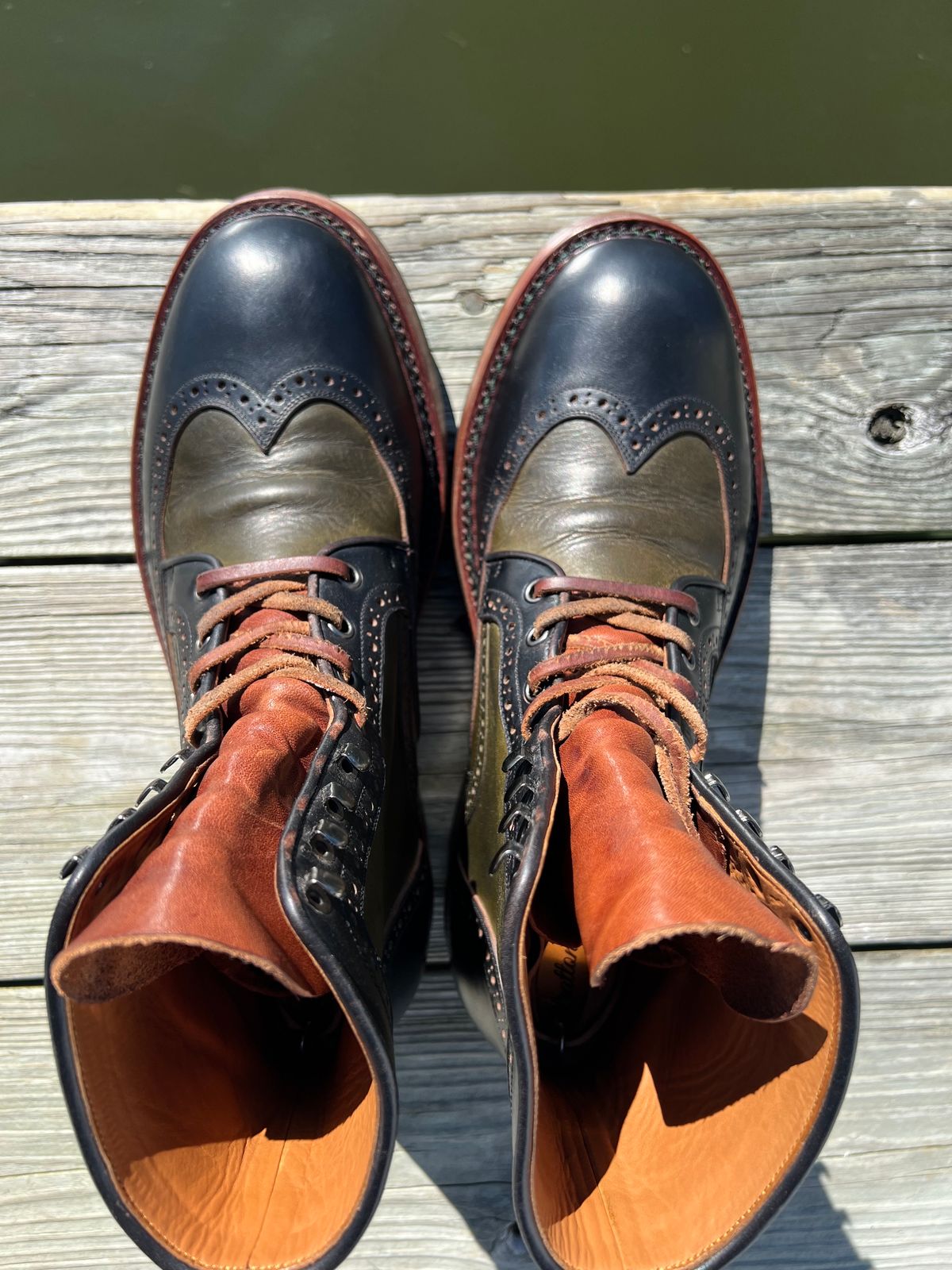 Photo by ListingToPort on February 4, 2024 of the Jakkrabbits Gunner in Horween Black Chromexcel & Badalassi Carlo Oliva Pueblo.