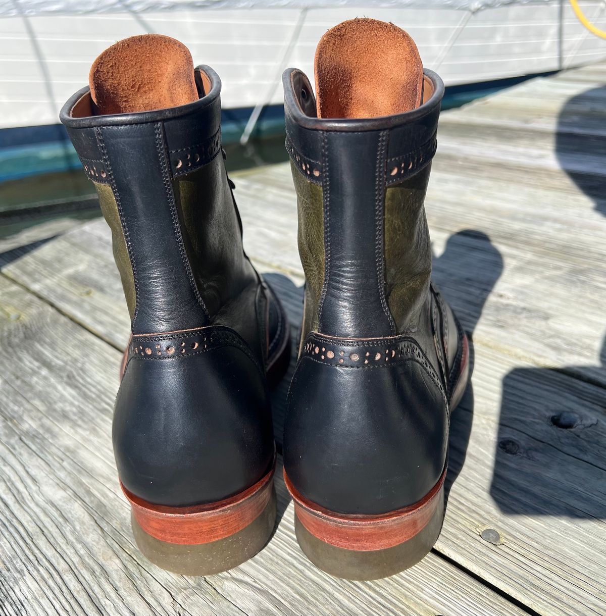 Photo by ListingToPort on February 4, 2024 of the Jakkrabbits Gunner in Horween Black Chromexcel & Badalassi Carlo Oliva Pueblo.