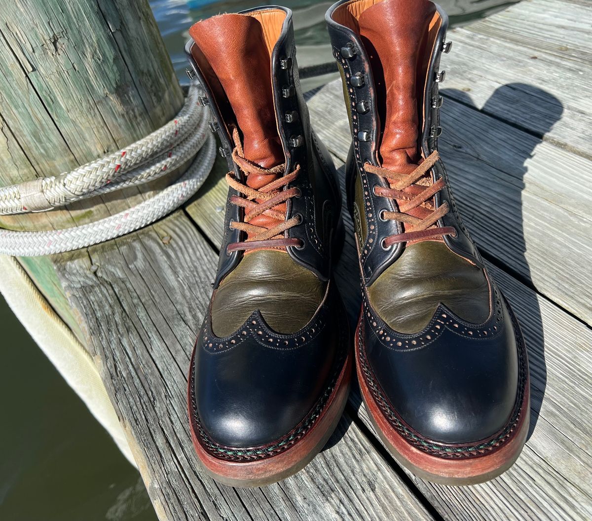 Photo by ListingToPort on February 4, 2024 of the Jakkrabbits Gunner in Horween Black Chromexcel & Badalassi Carlo Oliva Pueblo.