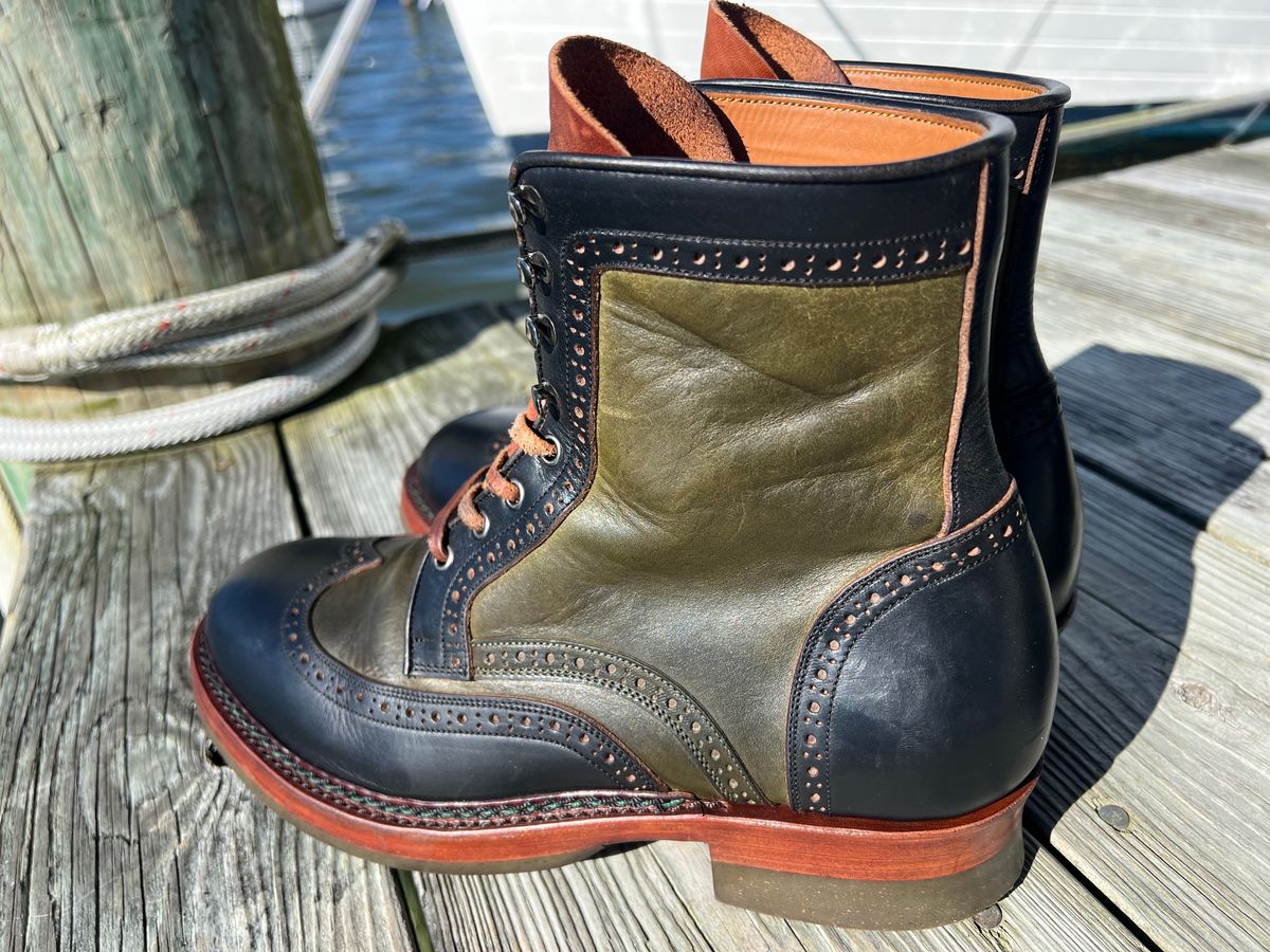 Photo by ListingToPort on February 4, 2024 of the Jakkrabbits Gunner in Horween Black Chromexcel & Badalassi Carlo Oliva Pueblo.