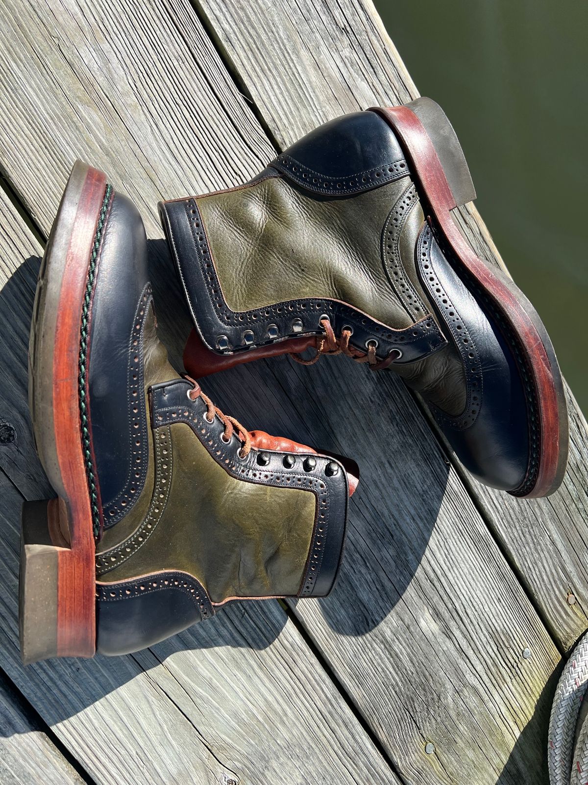 Photo by ListingToPort on February 4, 2024 of the Jakkrabbits Gunner in Horween Black Chromexcel & Badalassi Carlo Oliva Pueblo.