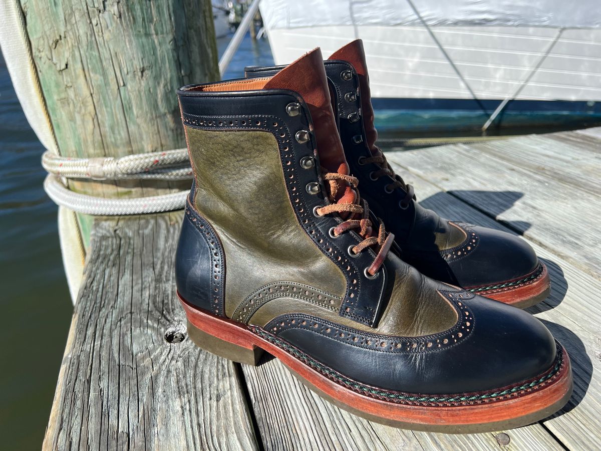 Photo by ListingToPort on February 4, 2024 of the Jakkrabbits Gunner in Horween Black Chromexcel & Badalassi Carlo Oliva Pueblo.