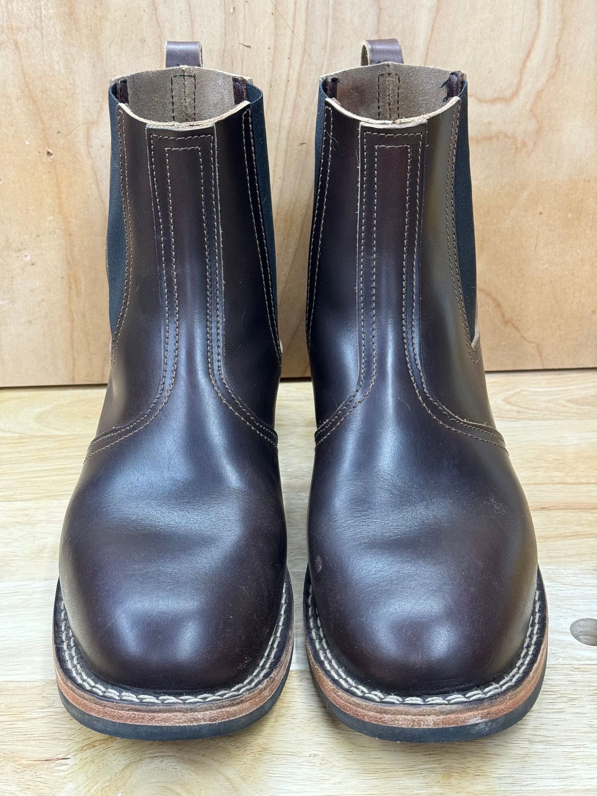 Photo by captain on January 23, 2024 of the Nicks Heritage Chelsea in Horween Brown Chromexcel.
