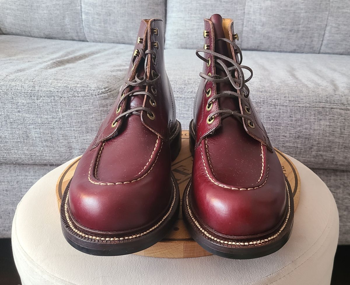 Photo by hoainp on November 5, 2023 of the Grant Stone Brass Boot in Horween Color 8 Chromexcel.