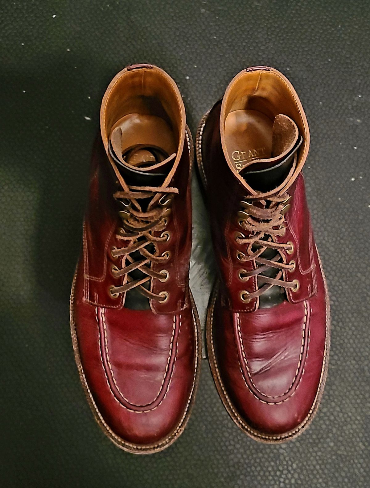 Photo by hoainp on January 6, 2024 of the Grant Stone Brass Boot in Horween Color 8 Chromexcel.