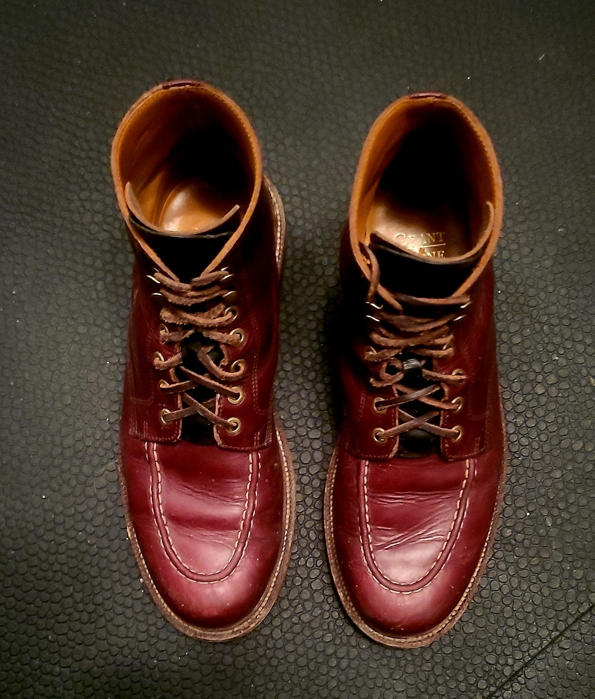 Photo by hoainp on February 4, 2024 of the Grant Stone Brass Boot in Horween Color 8 Chromexcel.