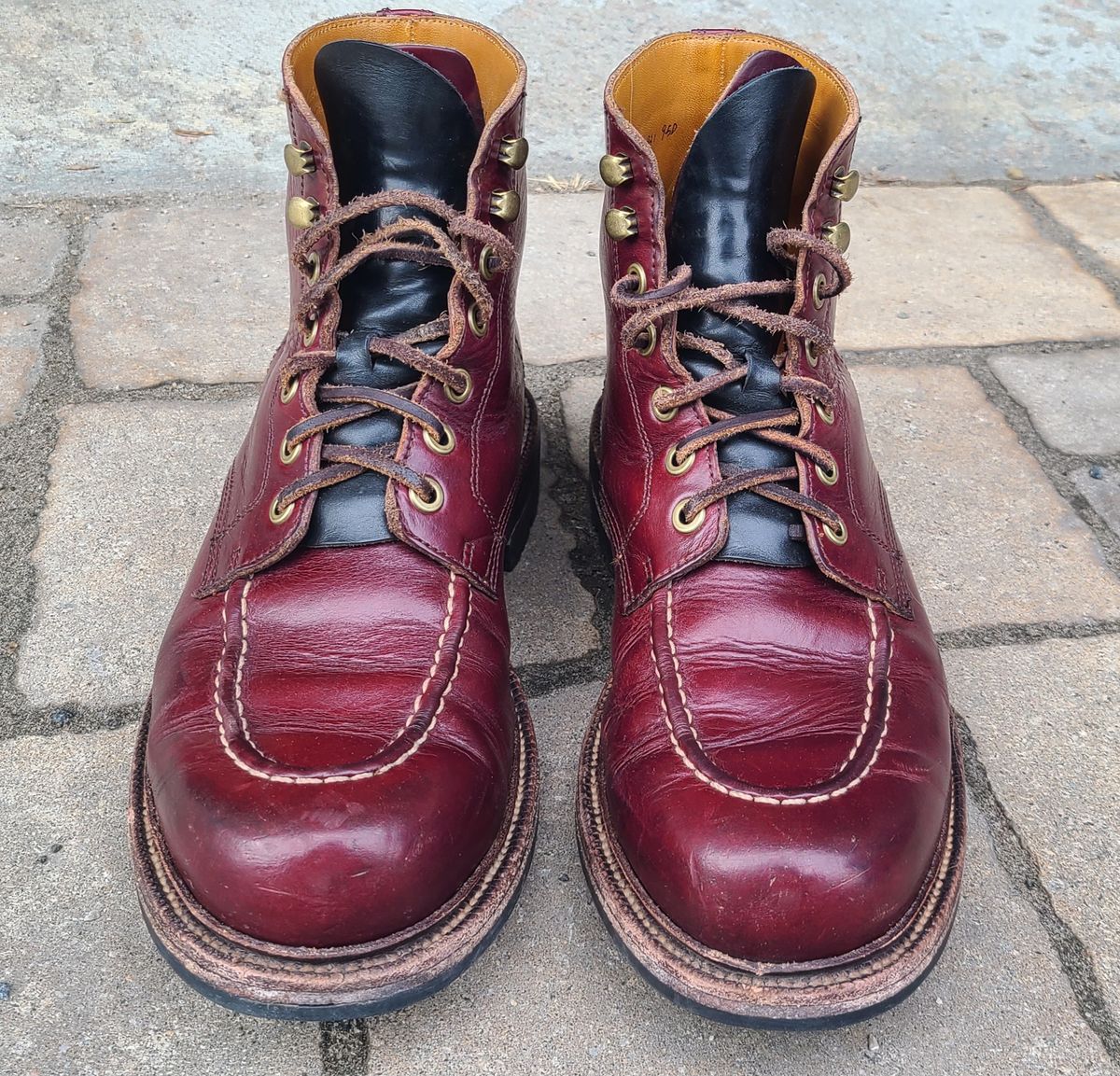 Photo by hoainp on March 5, 2024 of the Grant Stone Brass Boot in Horween Color 8 Chromexcel.