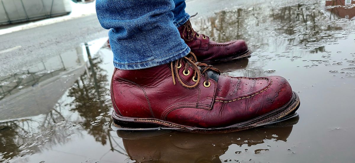 Photo by hoainp on March 20, 2024 of the Grant Stone Brass Boot in Horween Color 8 Chromexcel.