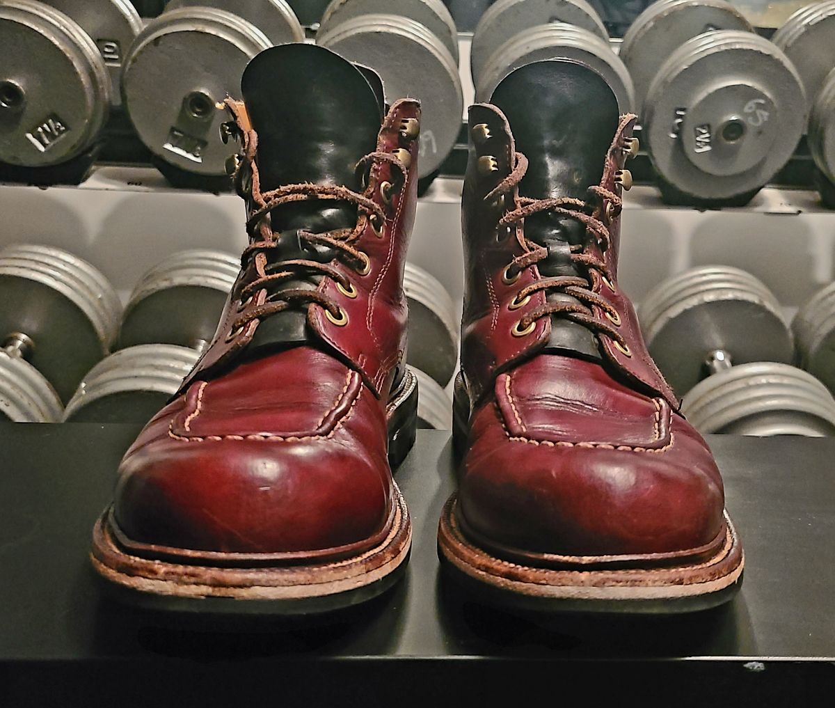 Photo by hoainp on April 6, 2024 of the Grant Stone Brass Boot in Horween Color 8 Chromexcel.