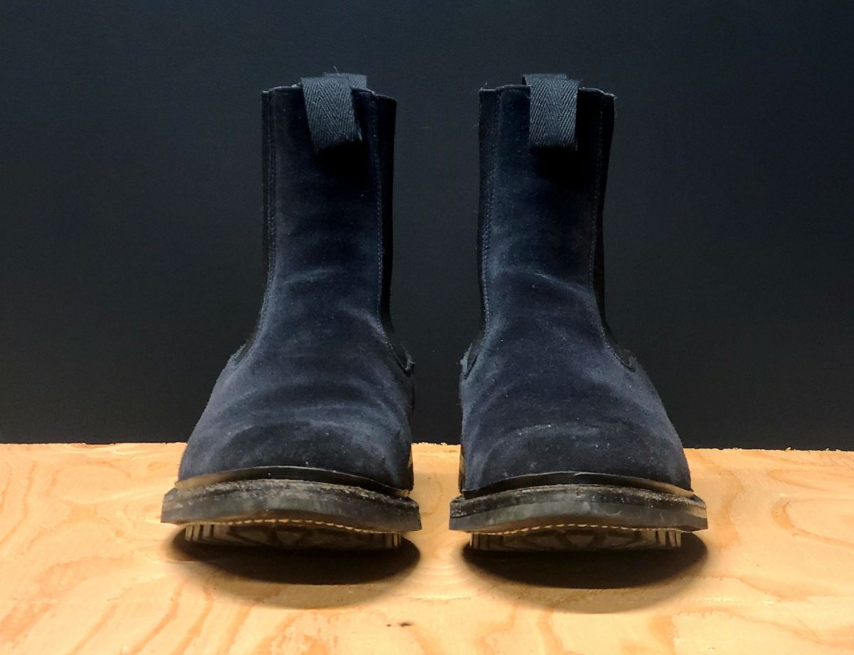 Photo by hoainp on November 6, 2024 of the Tricker's Stephen Chelsea Boot in Zonta Oceano Castorino Suede.