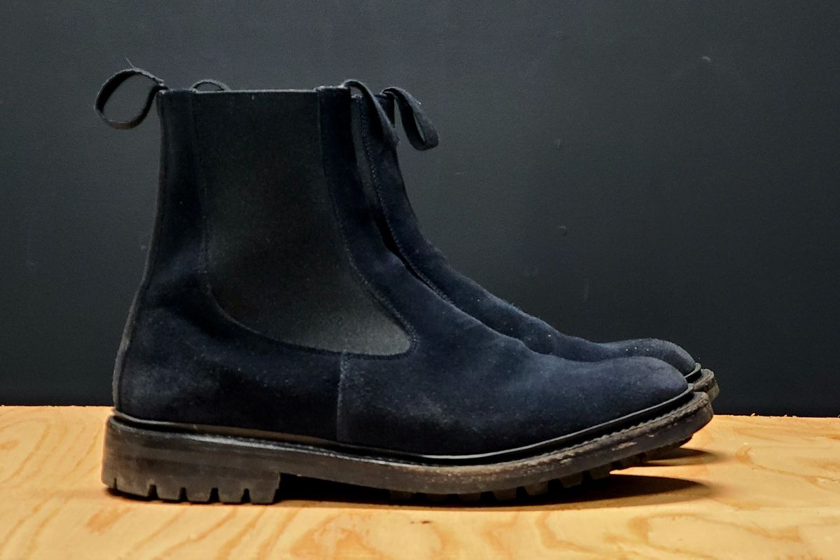 Photo by hoainp on November 6, 2024 of the Tricker's Stephen Chelsea Boot in Zonta Oceano Castorino Suede.