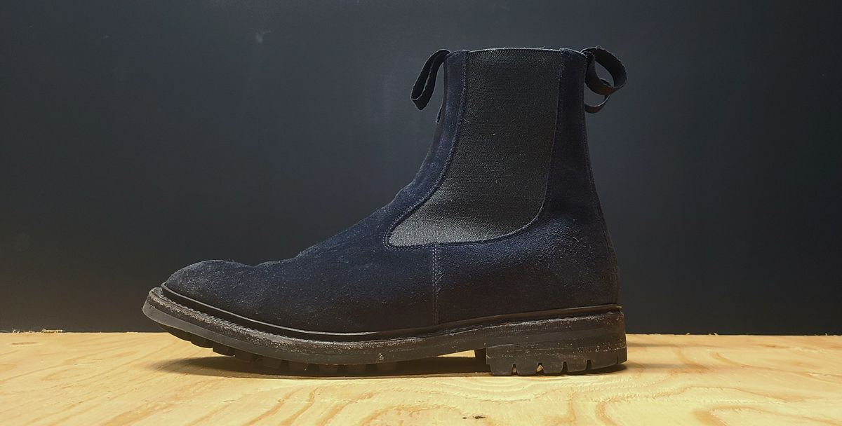 Photo by hoainp on December 3, 2024 of the Tricker's Stephen Chelsea Boot in Zonta Oceano Castorino Suede.