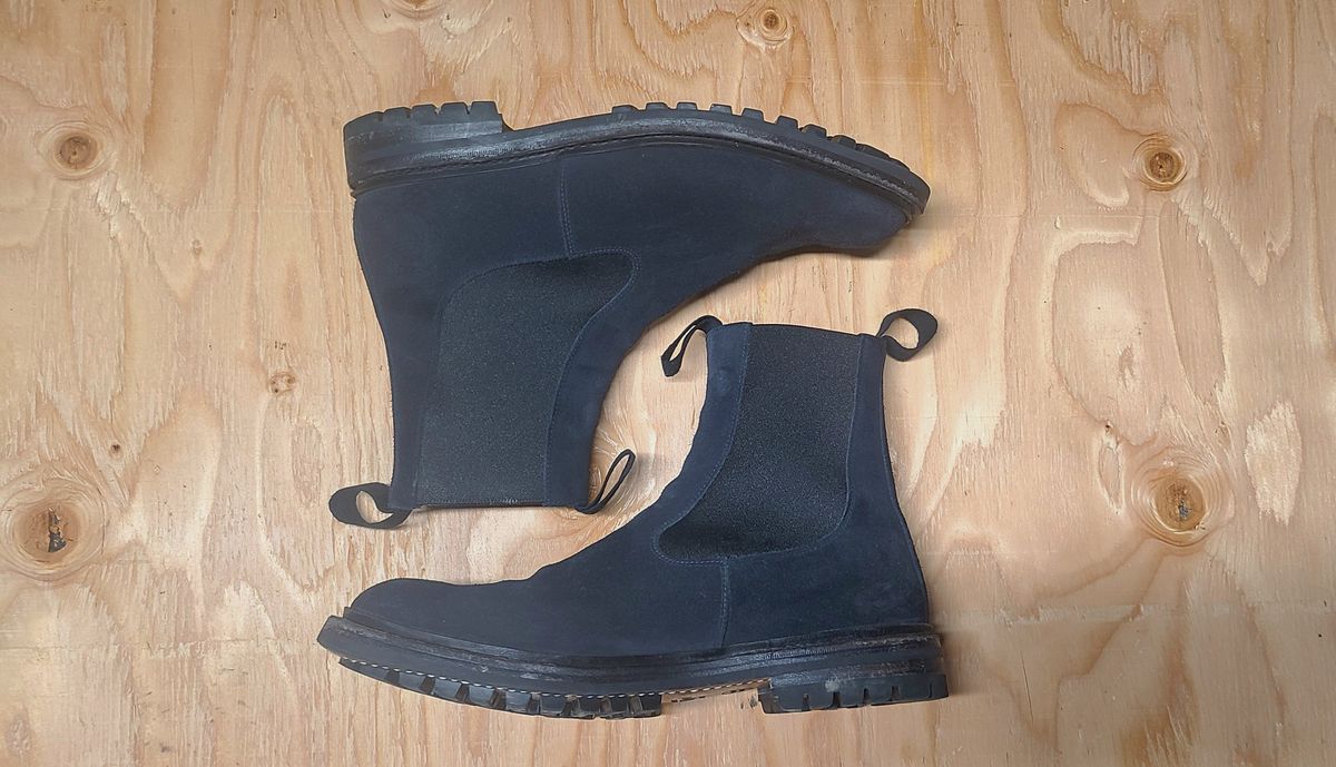 Photo by hoainp on December 3, 2024 of the Tricker's Stephen Chelsea Boot in Zonta Oceano Castorino Suede.