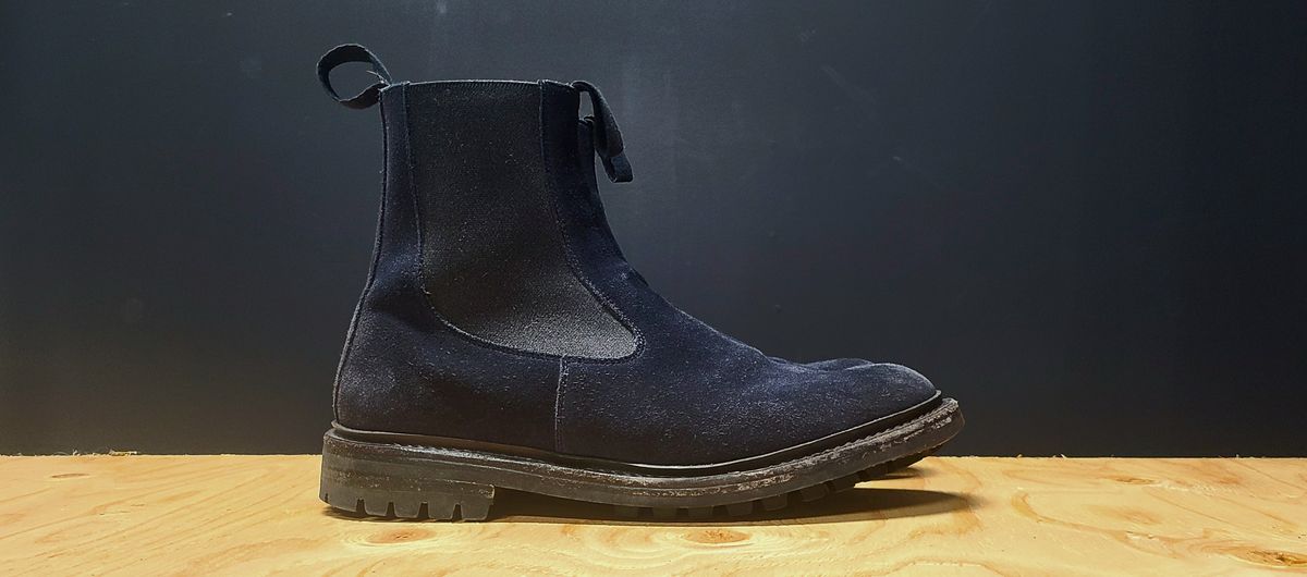 Photo by hoainp on December 3, 2024 of the Tricker's Stephen Chelsea Boot in Zonta Oceano Castorino Suede.