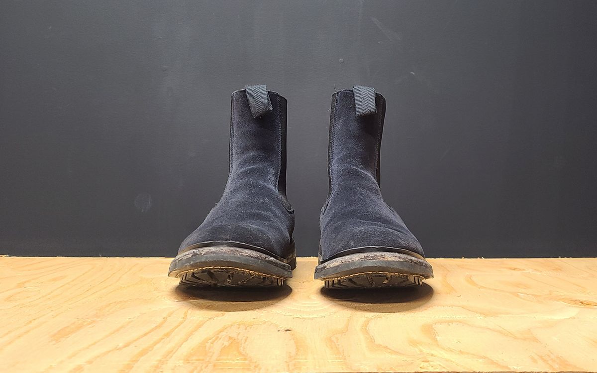 Photo by hoainp on January 6, 2025 of the Tricker's Stephen Chelsea Boot in Zonta Oceano Castorino Suede.