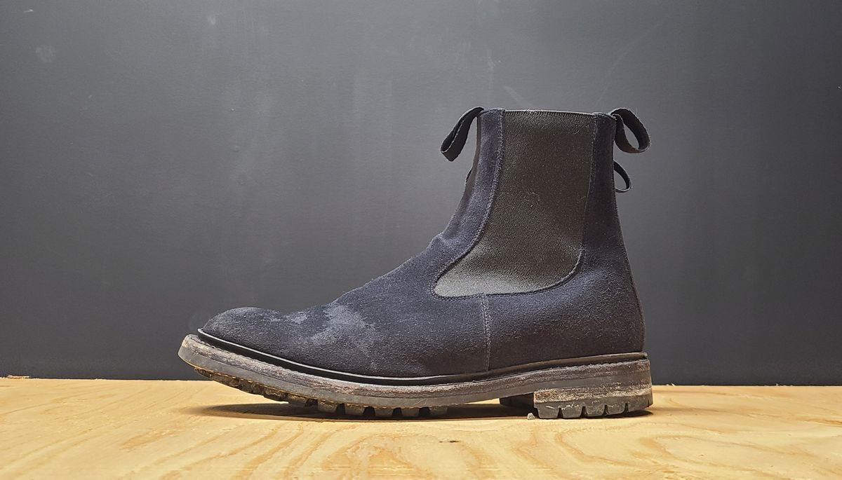 Photo by hoainp on January 6, 2025 of the Tricker's Stephen Chelsea Boot in Zonta Oceano Castorino Suede.
